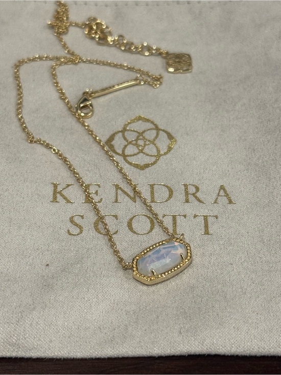 Kendra Scott Jewelry - Kendra Scott Gold Pendant Necklace
